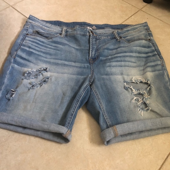 Bermuda shorts - Picture 1 of 2